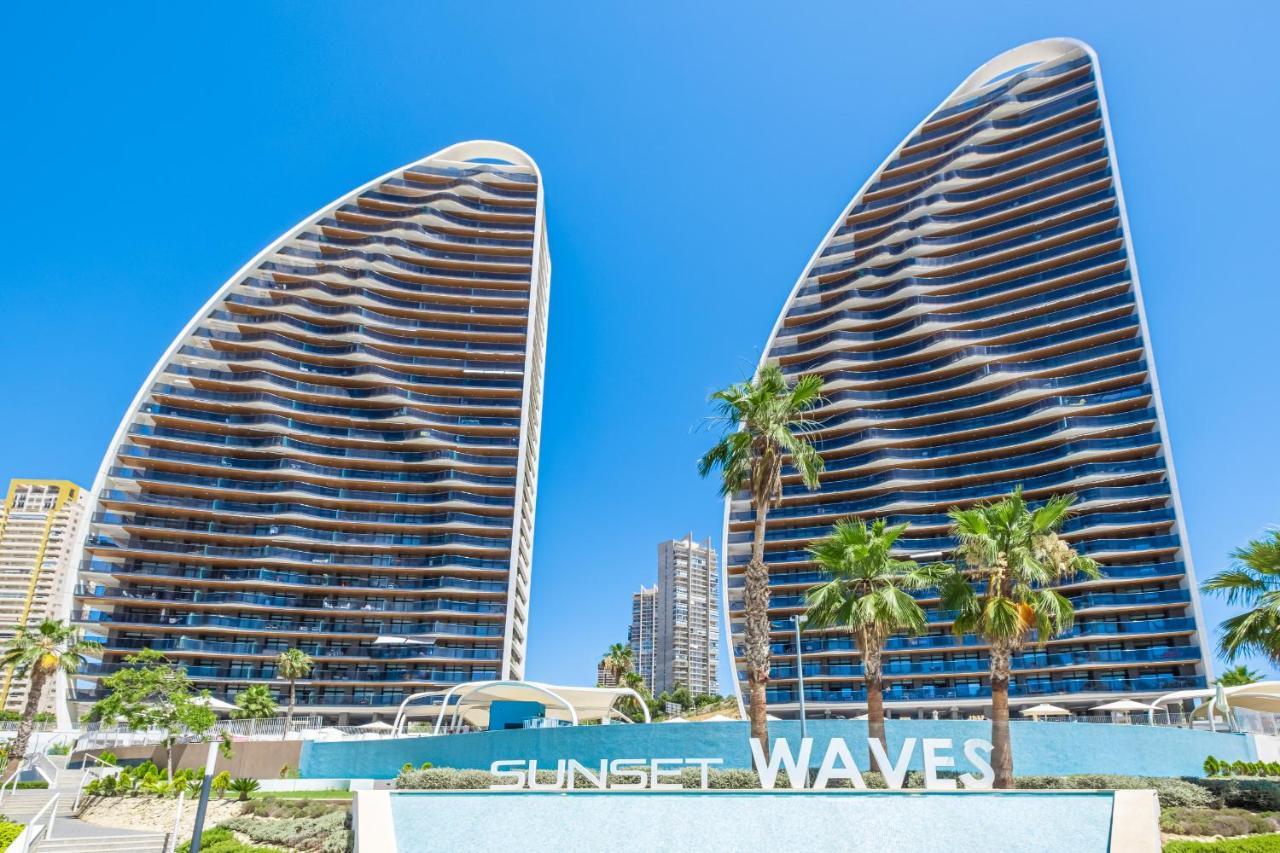 Sunset Waves Deluxe Apartments Poniente Beach Resort 베니돔 외부 사진