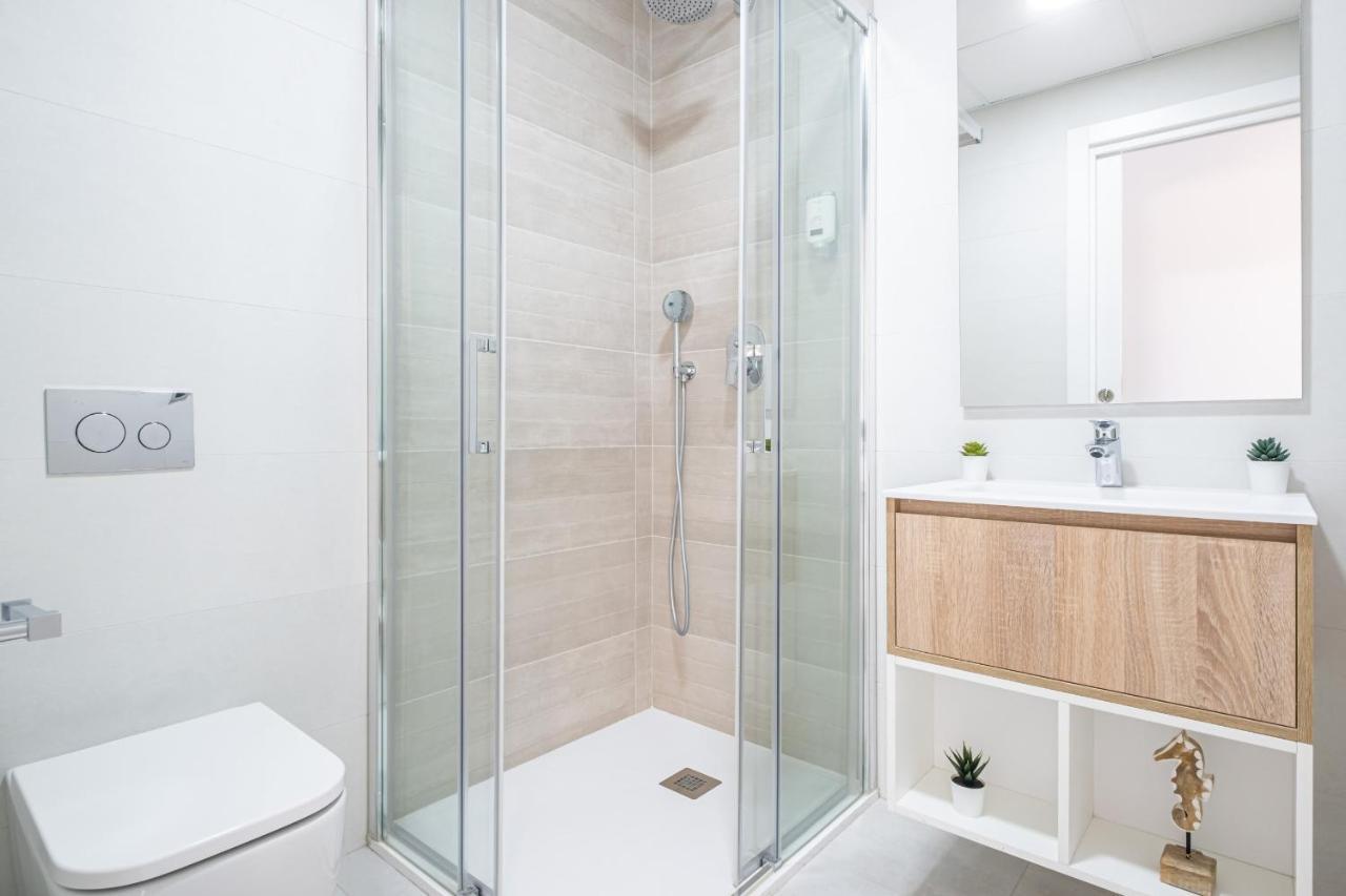 Sunset Waves Deluxe Apartments Poniente Beach Resort 베니돔 외부 사진