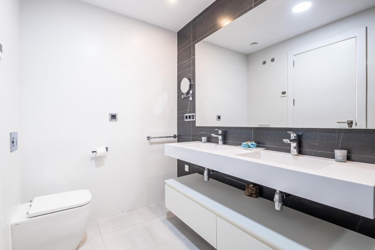 Sunset Waves Deluxe Apartments Poniente Beach Resort 베니돔 외부 사진