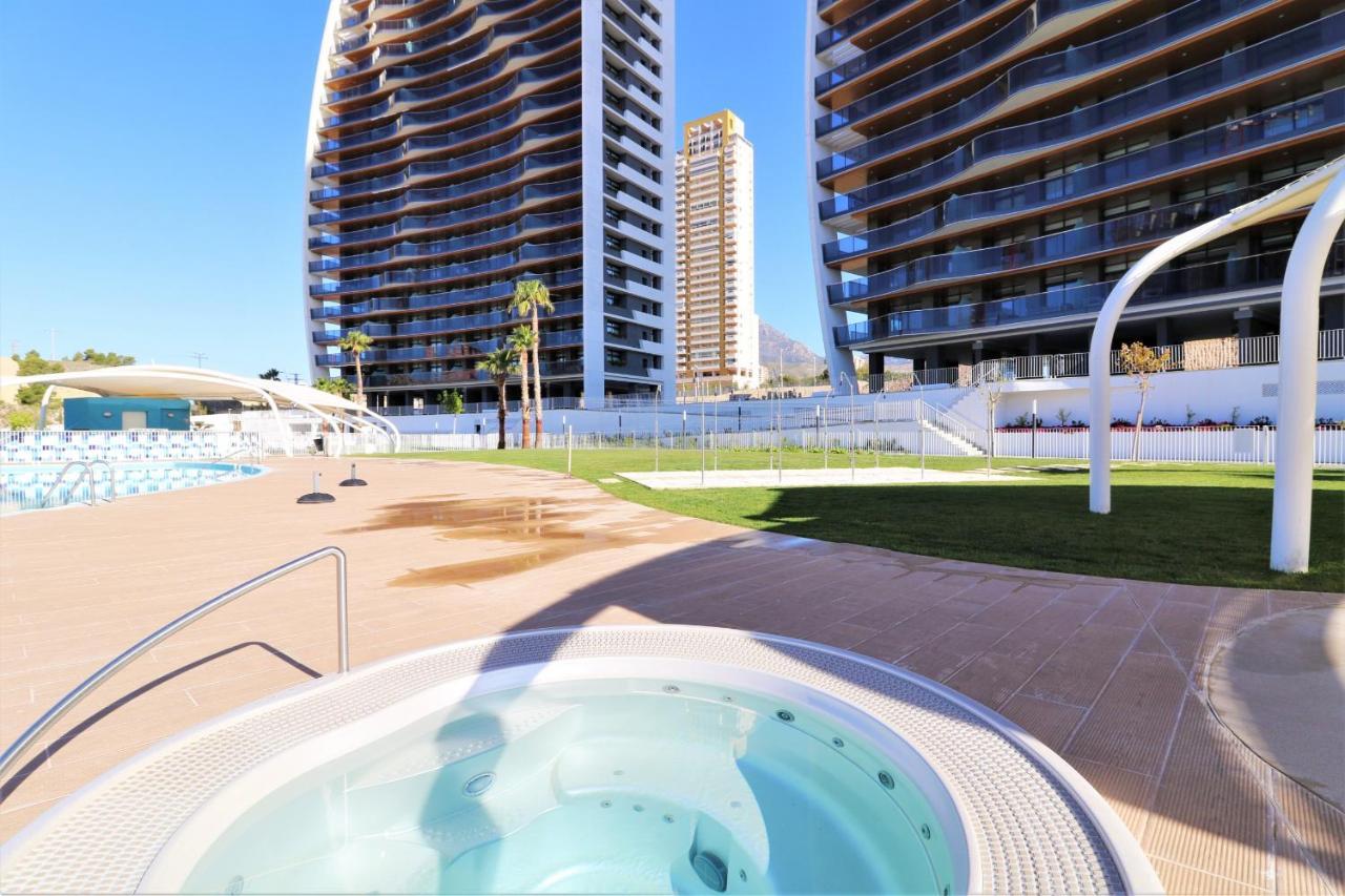 Sunset Waves Deluxe Apartments Poniente Beach Resort 베니돔 외부 사진