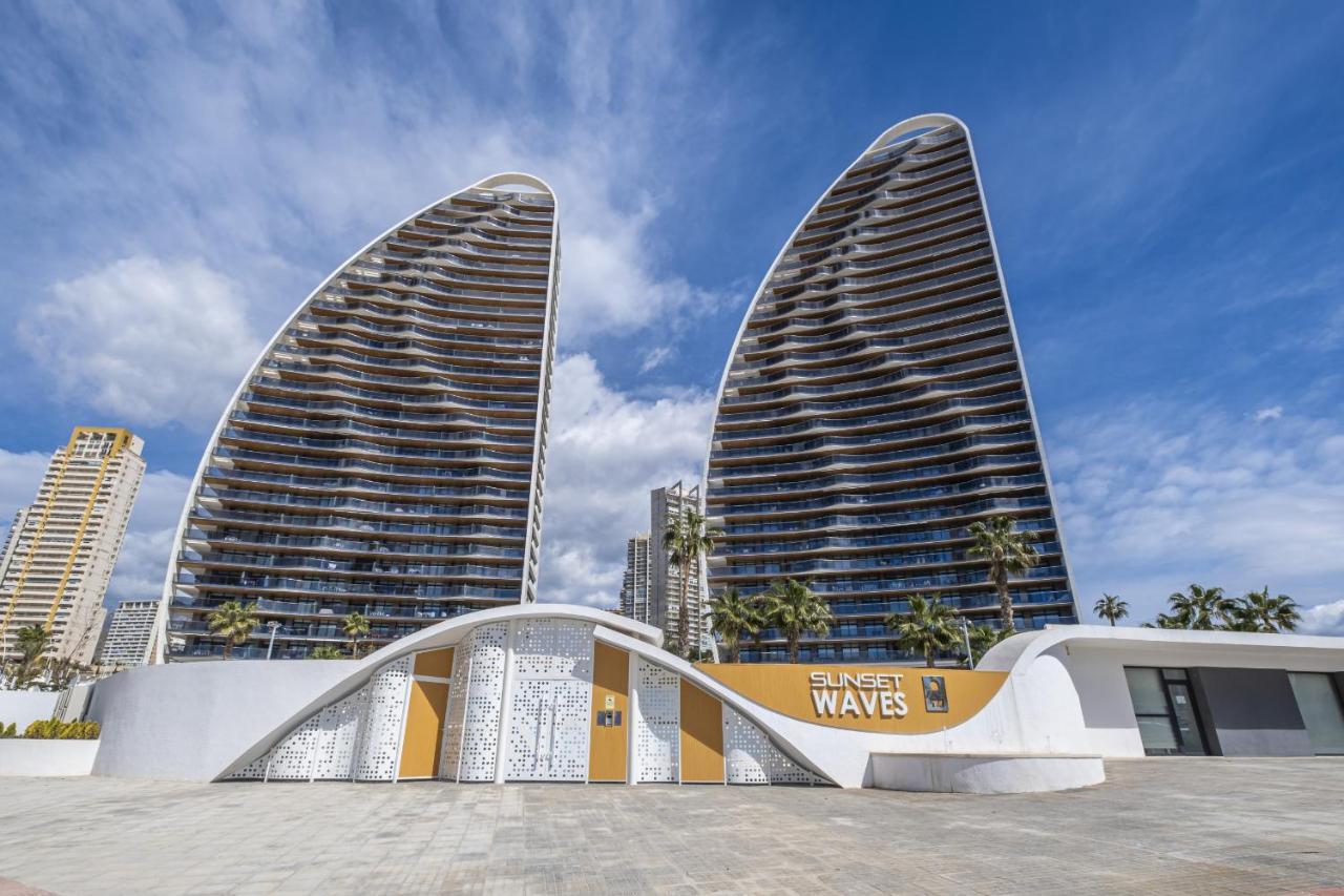 Sunset Waves Deluxe Apartments Poniente Beach Resort 베니돔 외부 사진
