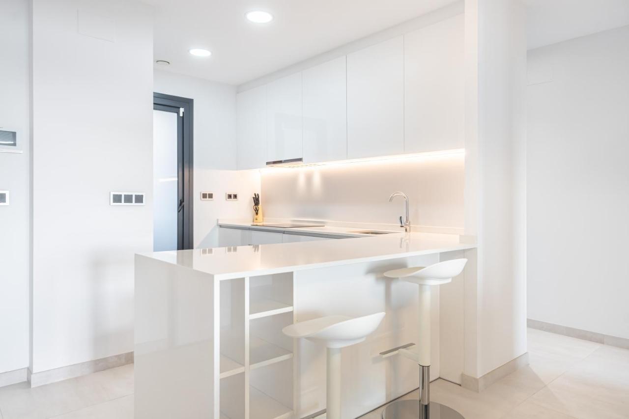 Sunset Waves Deluxe Apartments Poniente Beach Resort 베니돔 외부 사진