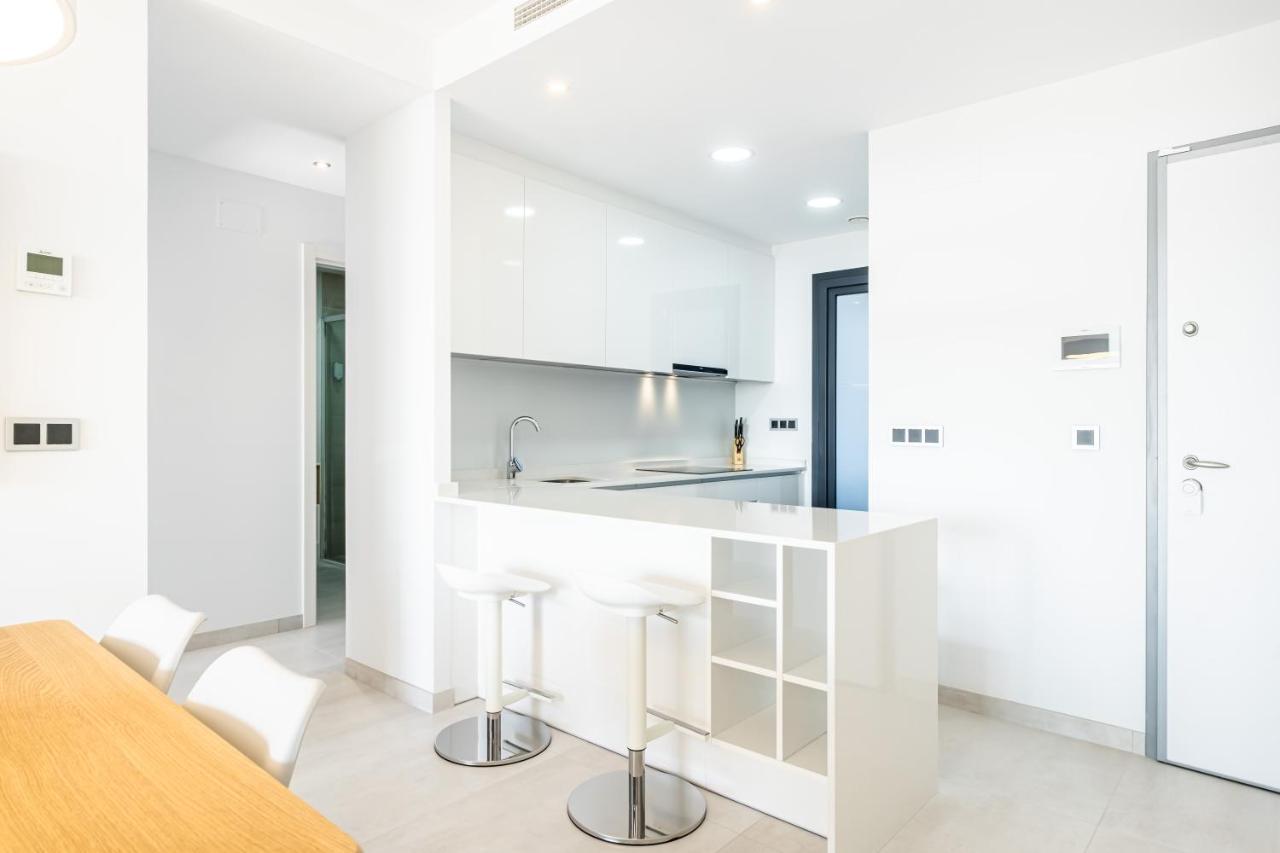 Sunset Waves Deluxe Apartments Poniente Beach Resort 베니돔 외부 사진